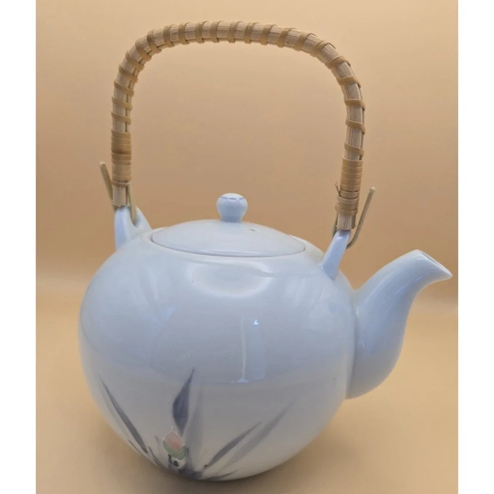 Tea Pot Floral Vintage  Made‎ In Japan With Lid And Wrapped Handle.